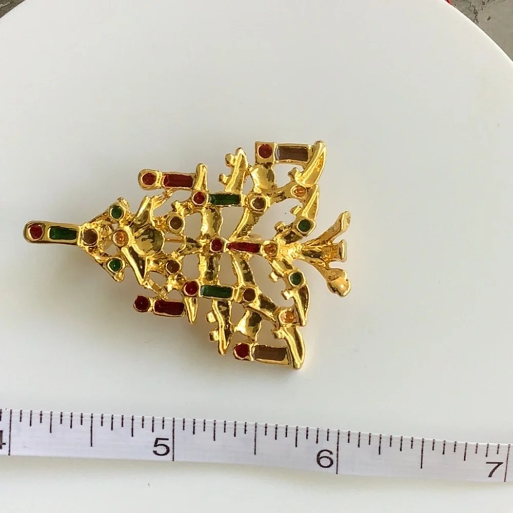 Festive Gold Christmas Tree Brooch - Picture 5 of 5